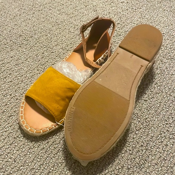 Old navy summer sandals - Picture 3 of 3